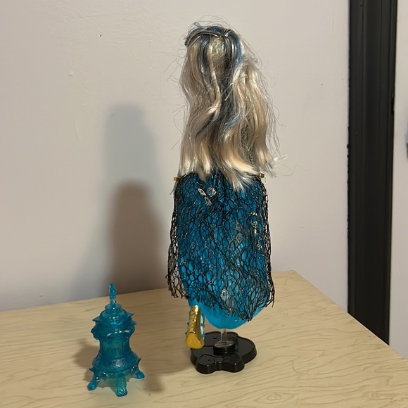 Monster High 13 Wishes Haunt The Casbah - Frankie Stein Doll with stand - Picture 6 of 6